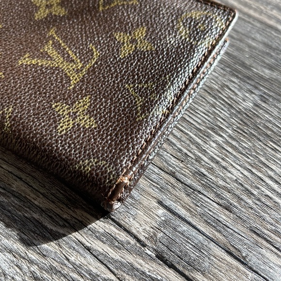 *sold* Vintage Louis Vuitton Billfold Wallet - Picture 6 of 8